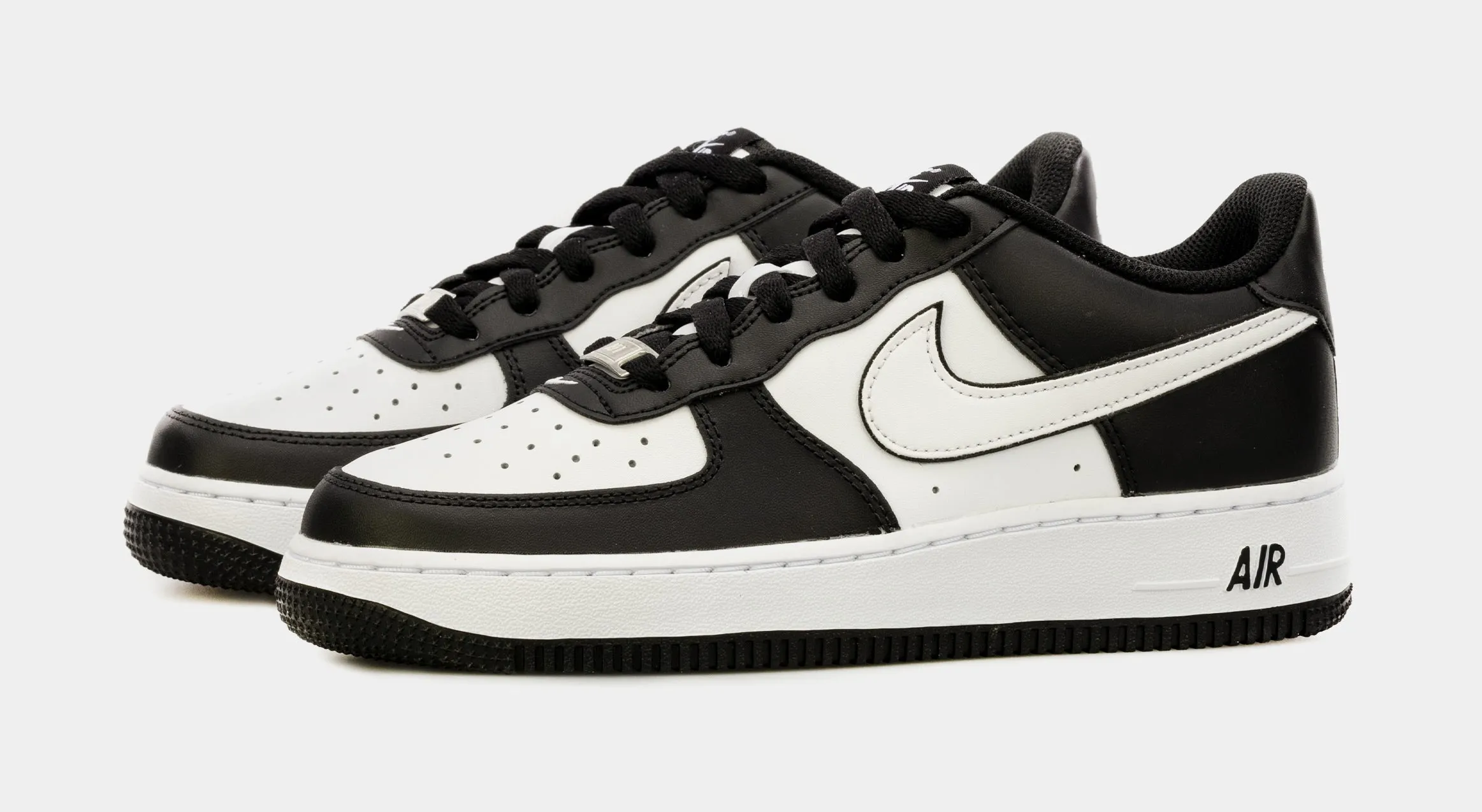 Air Force 1 LV8 Grade School Lifestyle Shoes  (Black/White)