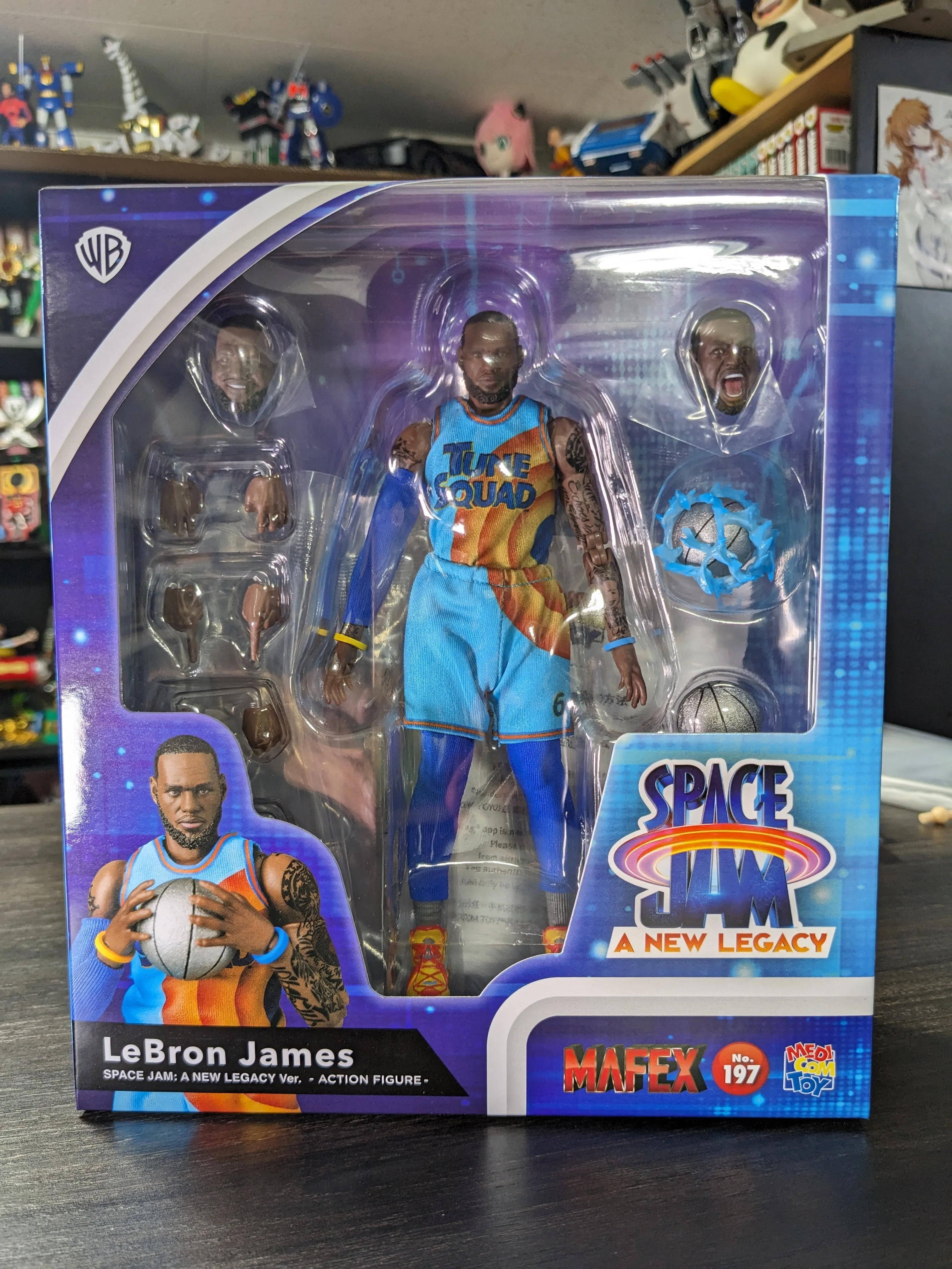 MAFEX - LeBron James - SPACE JAM: A NEW LEGACY Figure